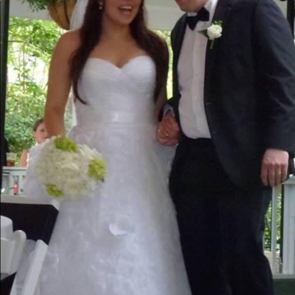 Stunning Boutique Wedding dress!👰🏻 - Picture 4 of 4